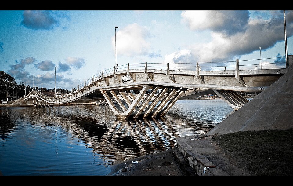 Pont ondulé et La Barra